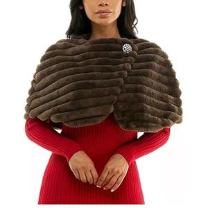 Nina Leonard Faux Fur Caplet/ Mini Poncho/Faux fur Cape